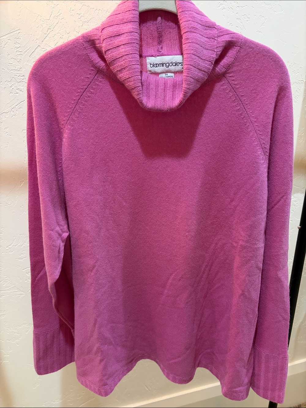 Bloomingdale's 100% Cashmere Magenta Turtle Neck Sweater 3X
